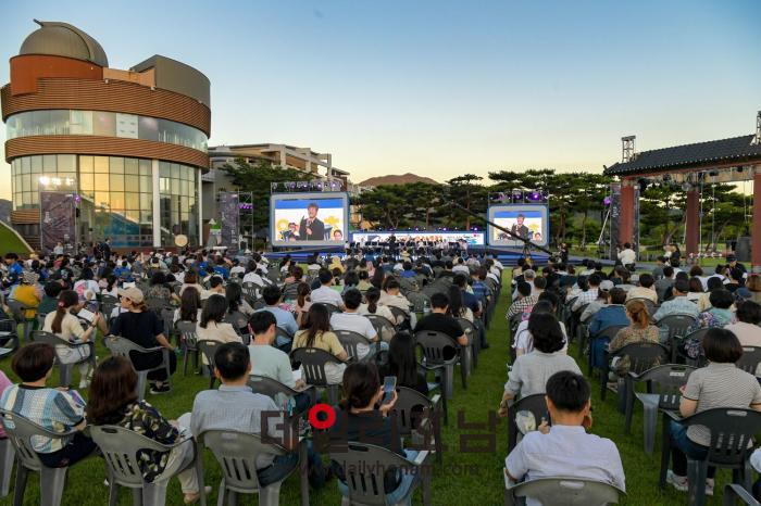순천만습지 잔디광장에서 세계유산축전선암사순천갯벌 선포식이 열린 가운데 시민 700여 명이 참석했다 축전위원회 제공