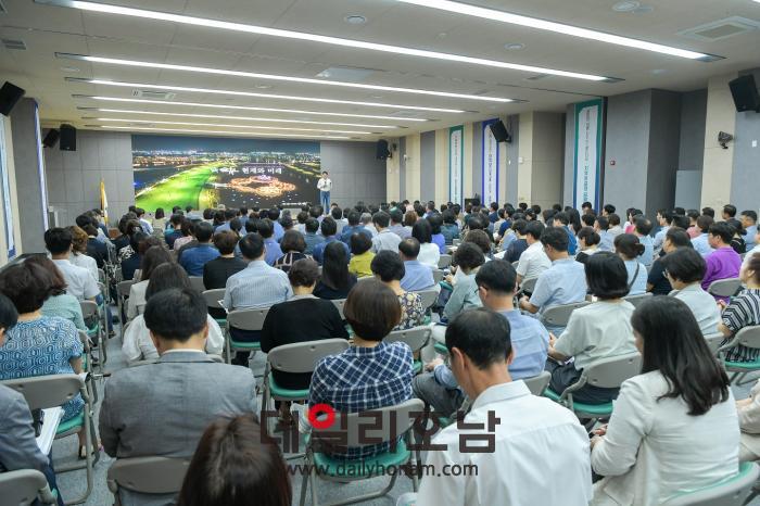 이날 워크숍에는 순천시청 팀장급 이상 관계 공무원 180여명이 참석했다 순천시 제공