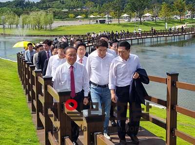 노관규 순천시장이 김기현 국민의힘 대표와 환담을 나누며 이동하고 있다 서한초 기자