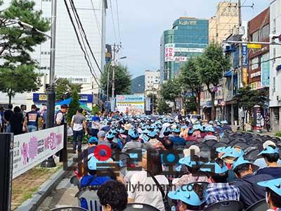 이날 순천시농민회는 농민관련 순천시 예산 원상복구 촉구와 농축산물 가격안정기금 지원 조례 개정을 촉구했다 서한초 기자