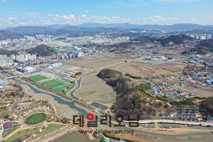 순천시는 오는 2030년도부터 직매립이 법적으로 금지됨에 따라 공공자원화시설 부지로 순천시 해룡면 소재 연향들을 최적지로 선정했다 순천시 제공