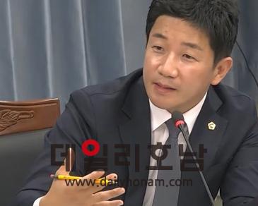 이날 김진남 도의원은 온라인학교 확대 운영뿐만 아니라 순천 왕지지구 가칭순천정원초등학교2027년 3월 1일 개교 예정 신설과 관련해서도 점검을 아끼지 않았다 데일리호남 DB