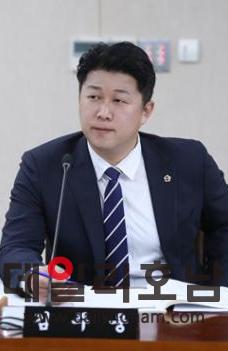 전남도의회 안전건설소방위원회 김주웅 의원민주 비례