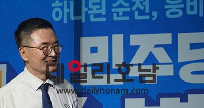 소병철 의원은 한 시간여 동안 순천을 위해 활동한 내용들을 설명했다 서한초 기자