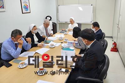 전남 순천시는 공공의료체계 구축을 위해 지난해 9월 관내 소아과 의료진들과 처음으로 논의를 시작했다 사진은 순천 성가롤로병원에서 시작한 첫 회의 모습 데일리호남 DB